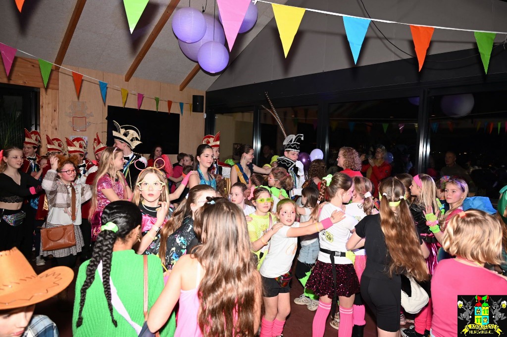 ../Images/Jeugddisco Glow in the Dark 045.jpg